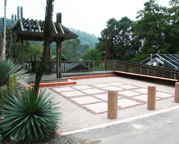 the gardens tribute plaza 