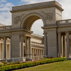 the Legion of Honor, it has an arc with columns and its beige 
